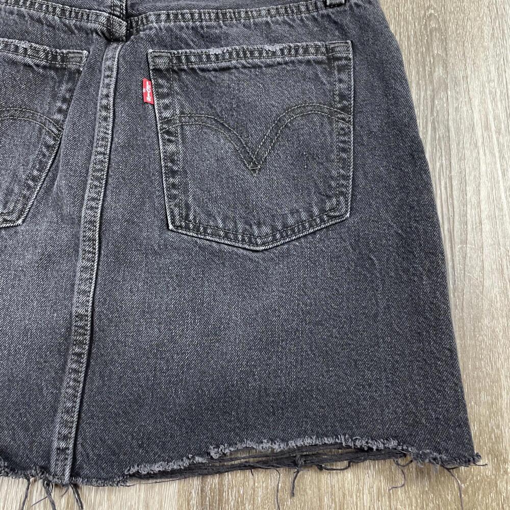 Levi’s Premium Black Denim Skirt W24 Raw Hem Grunge Chain PC9 34963-0027 - Picture 14 of 16